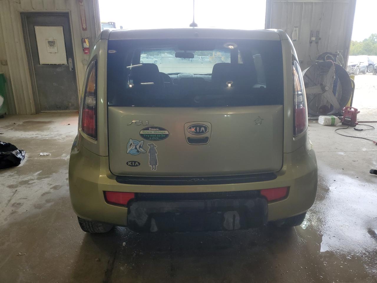 2011 Kia Soul + VIN: KNDJT2A22B7229099 Lot: 70993044