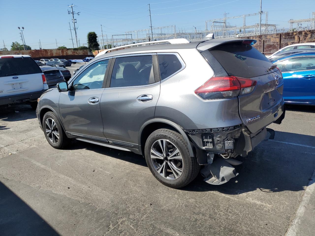 JN8AT2MV6JW318883 2018 NISSAN ROGUE - Image 2