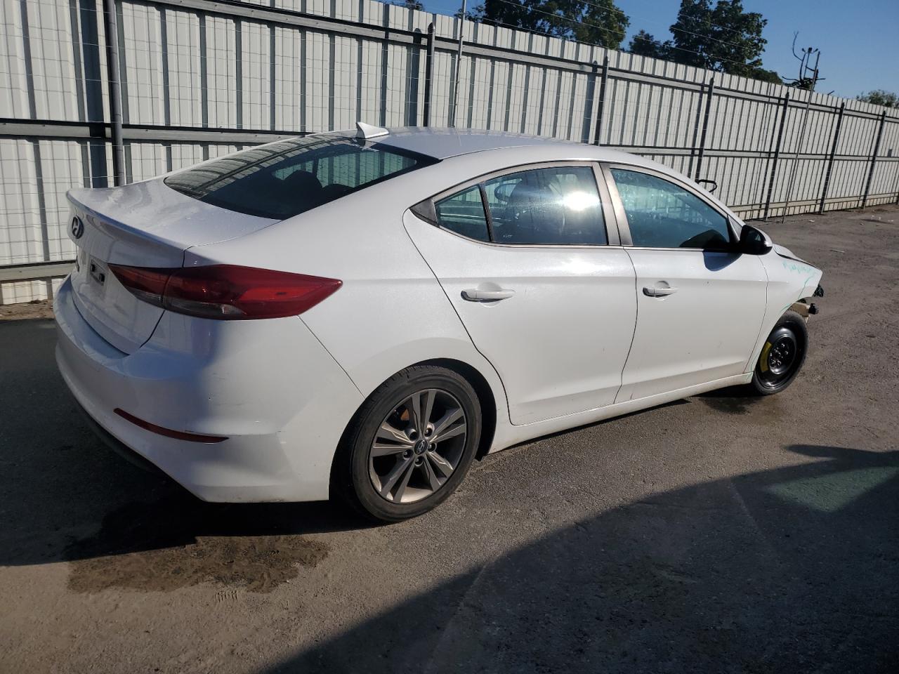 2018 Hyundai Elantra - Image 3