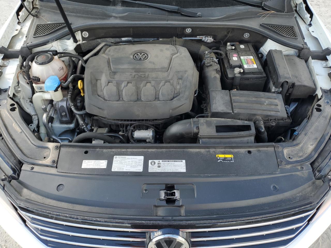 1VWBA7A32JC031657 2018 Volkswagen Passat Se