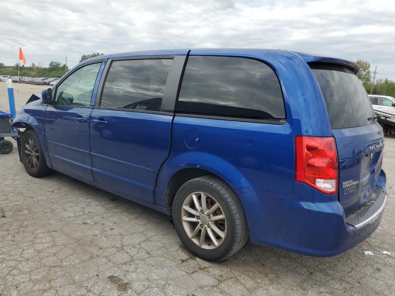 2013 Dodge Caravan - Image 2