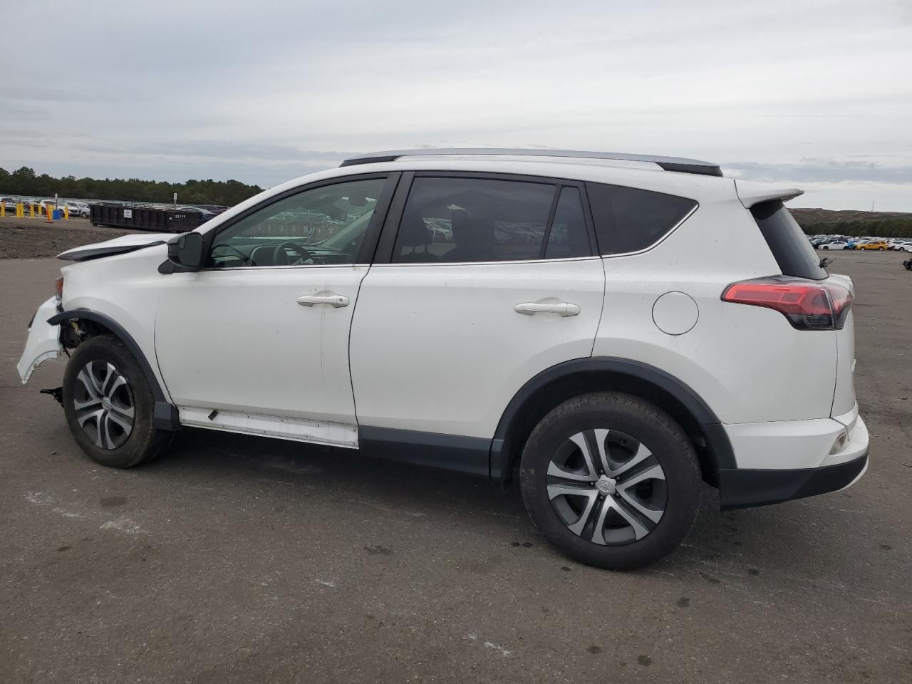 JTMBFREV6HJ706685 2017 TOYOTA RAV 4 - Image 2