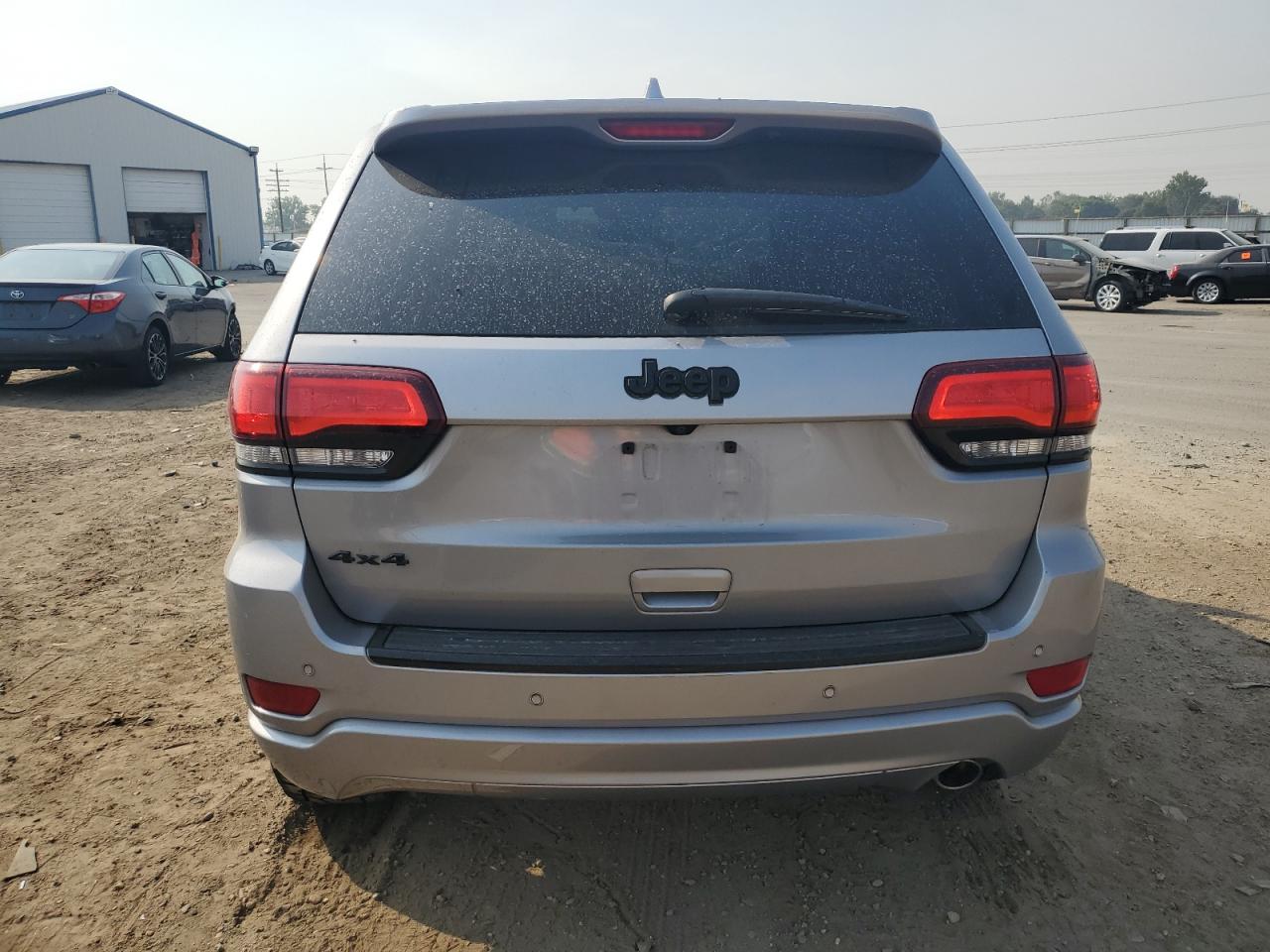 1C4RJFAG8JC377260 2018 Jeep Grand Cherokee Laredo