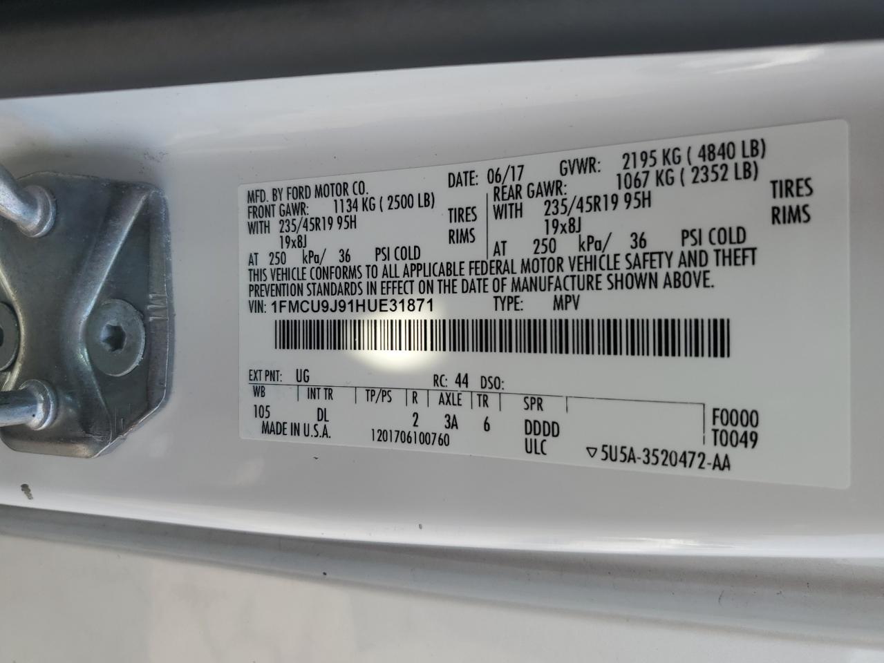 1FMCU9J91HUE31871 2017 Ford Escape Titanium