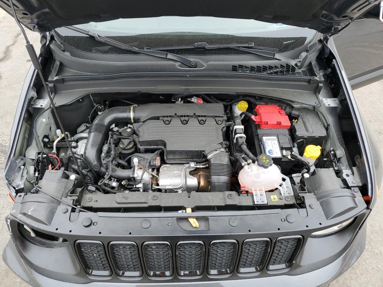 ZACNJDE15PPP21184 2023 Jeep Renegade Altitude