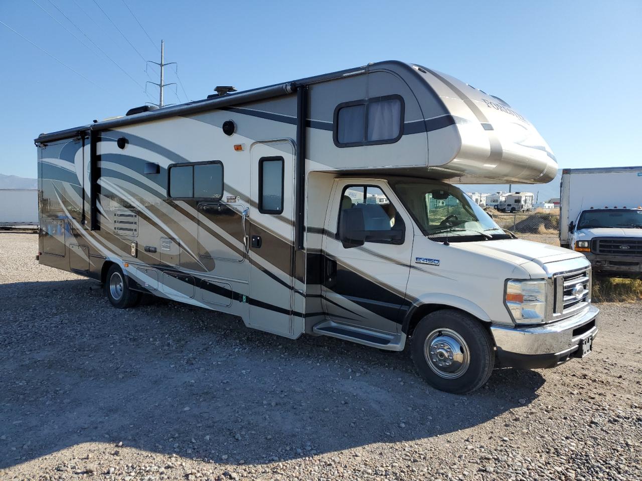 2016 Ford Econoline - Image 4