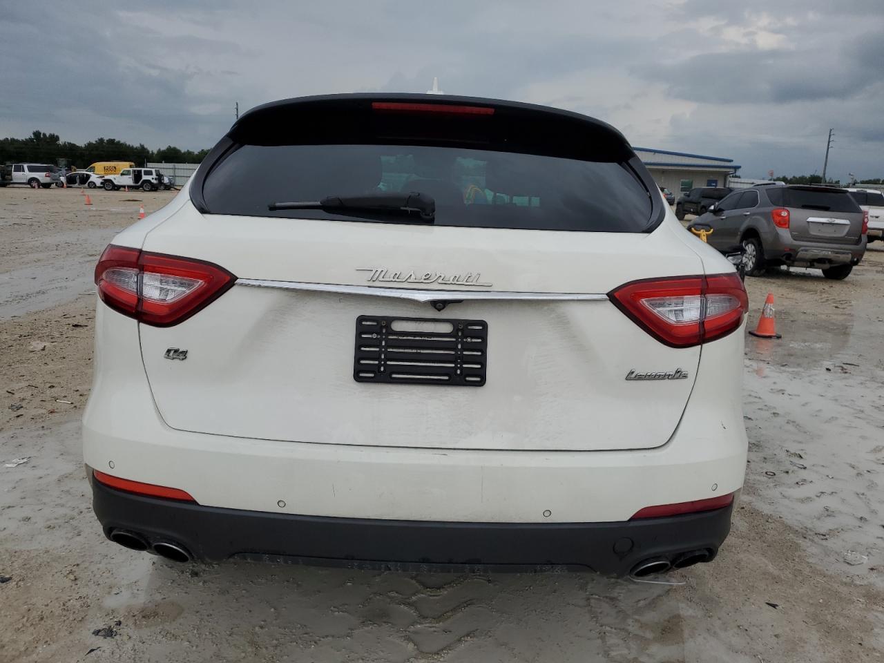 ZN661XUA2JX299288 2018 Maserati Levante