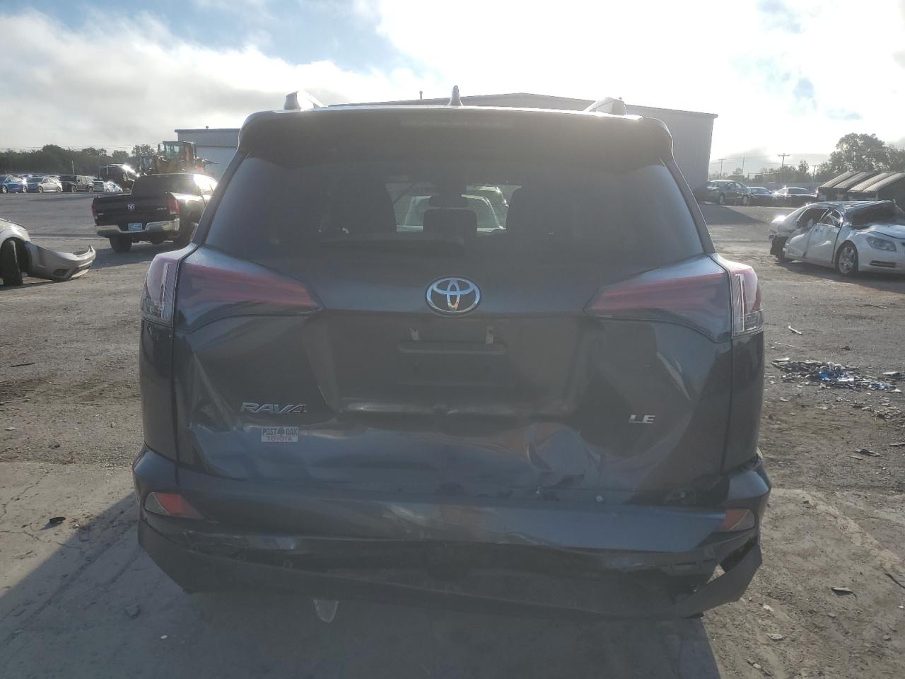 2T3ZFREV0HW366644 2017 Toyota Rav4 Le