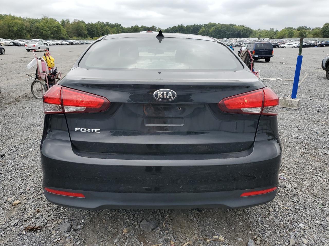 2017 Kia Forte Lx VIN: 3KPFK4A77HE036942 Lot: 70450304