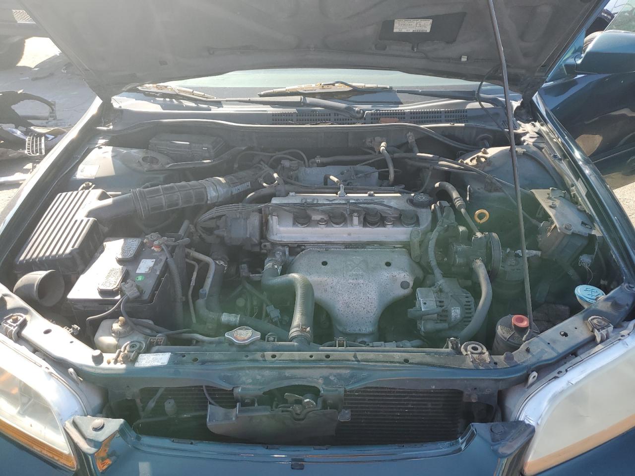 1HGCG5643YA131995 2000 Honda Accord Lx