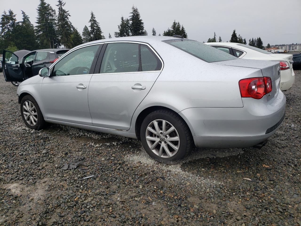 2005 Volkswagen Jetta - Image 2