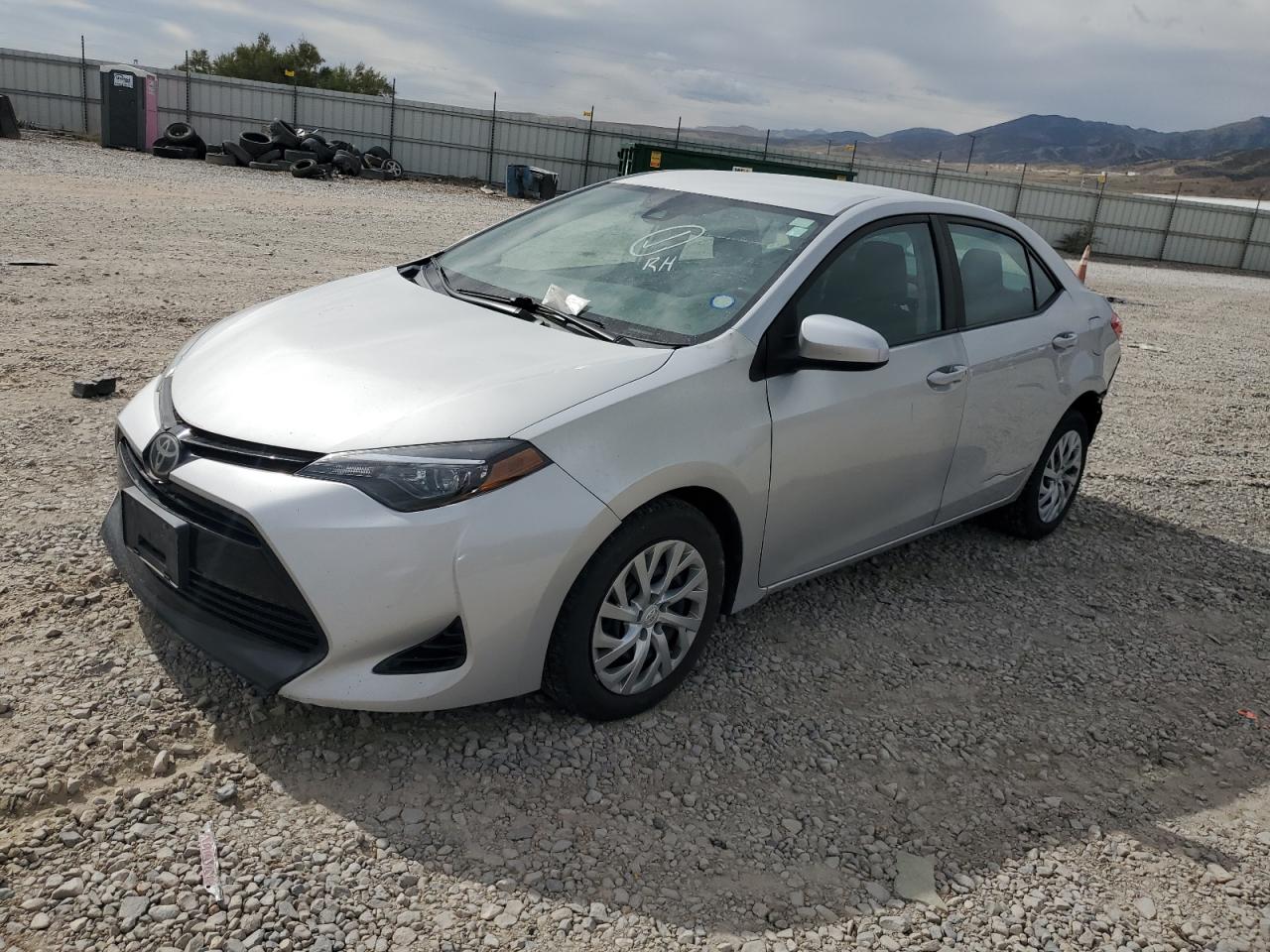 VIN 2T1BURHE1JC053623 2018 TOYOTA COROLLA no.1