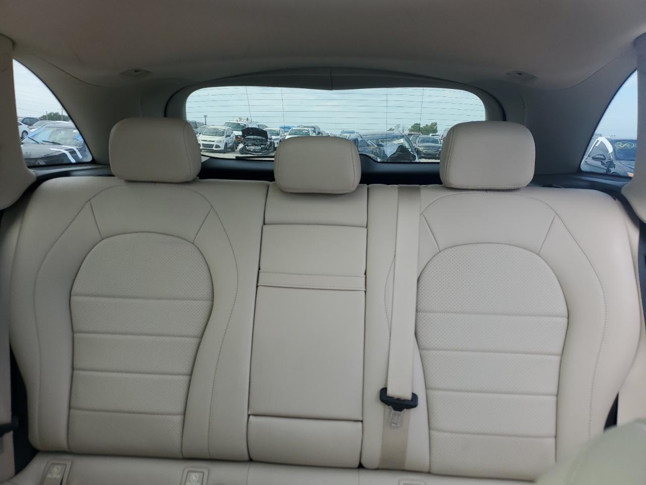 2017 Mercedes-Benz GLC - Image 10