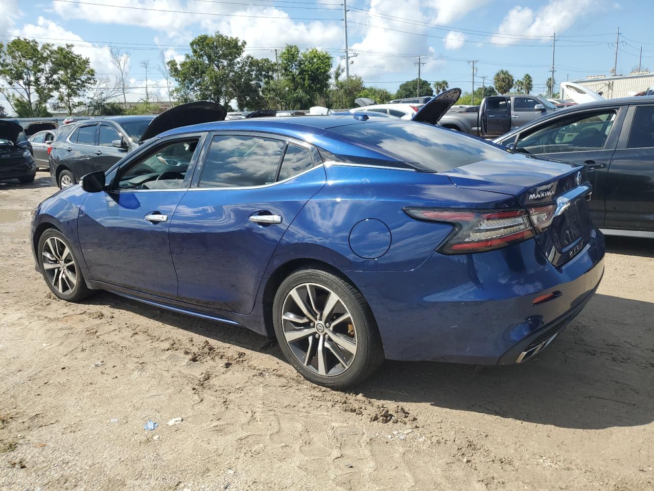 2019 Nissan Maxima - Image 2