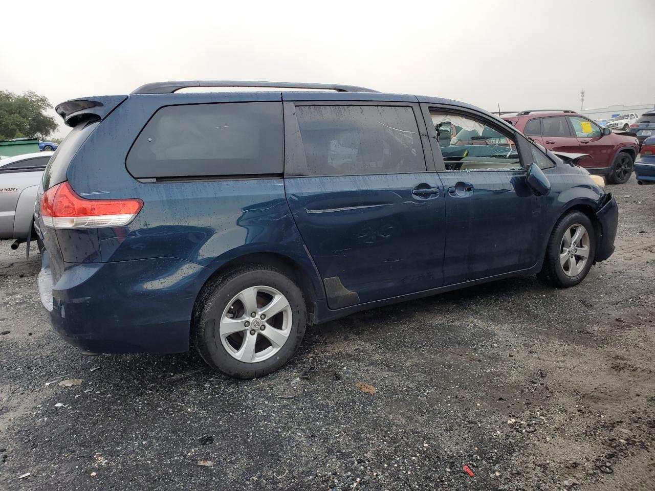 5TDKK3DC6BS166483 2011 Toyota Sienna Le