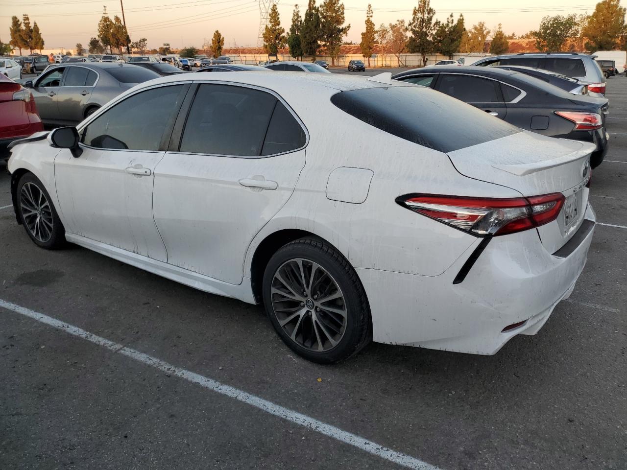 4T1B11HK8KU172799 2019 TOYOTA CAMRY - Image 2