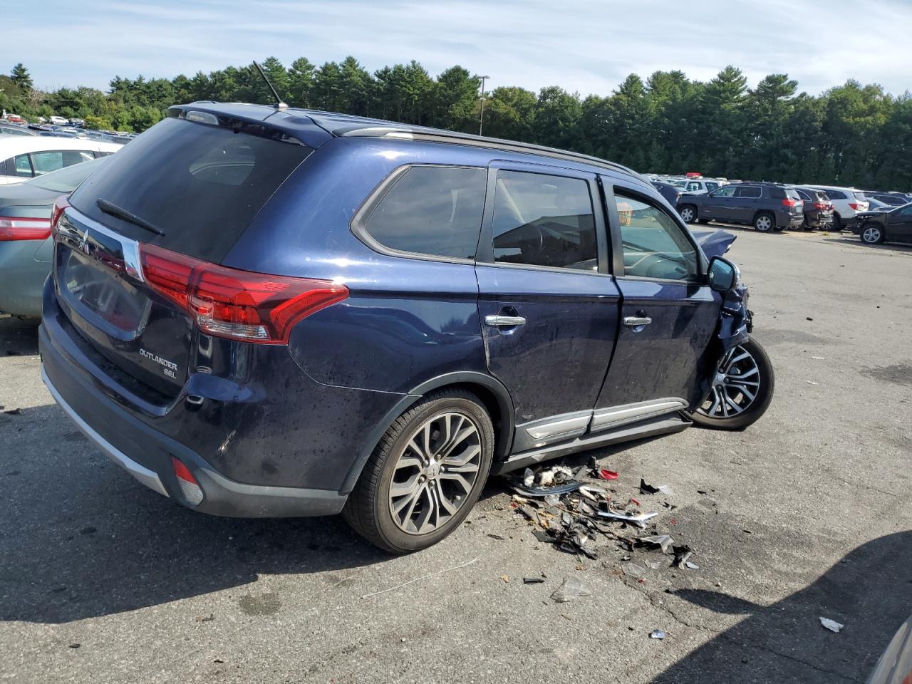 2016 Mitsubishi Outlander - Image 3