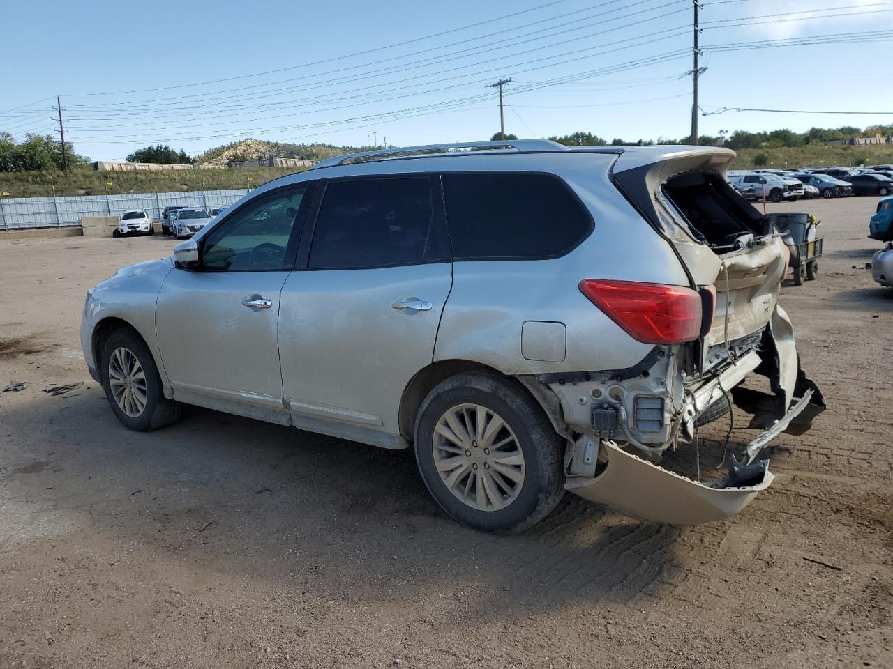 2017 Nissan Pathfinder - Image 2