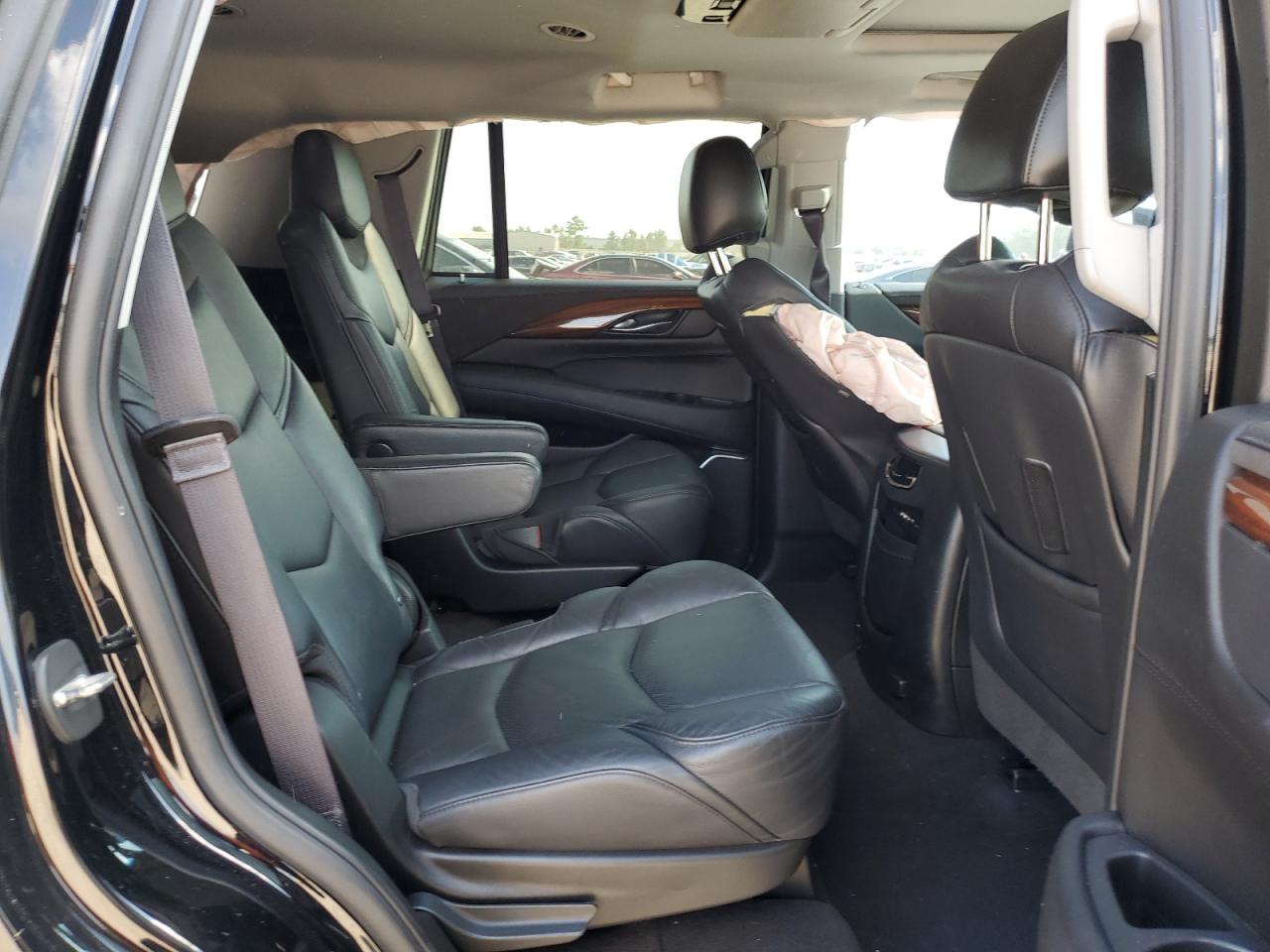 1GYS3BKJ2GR204218 2016 Cadillac Escalade Luxury