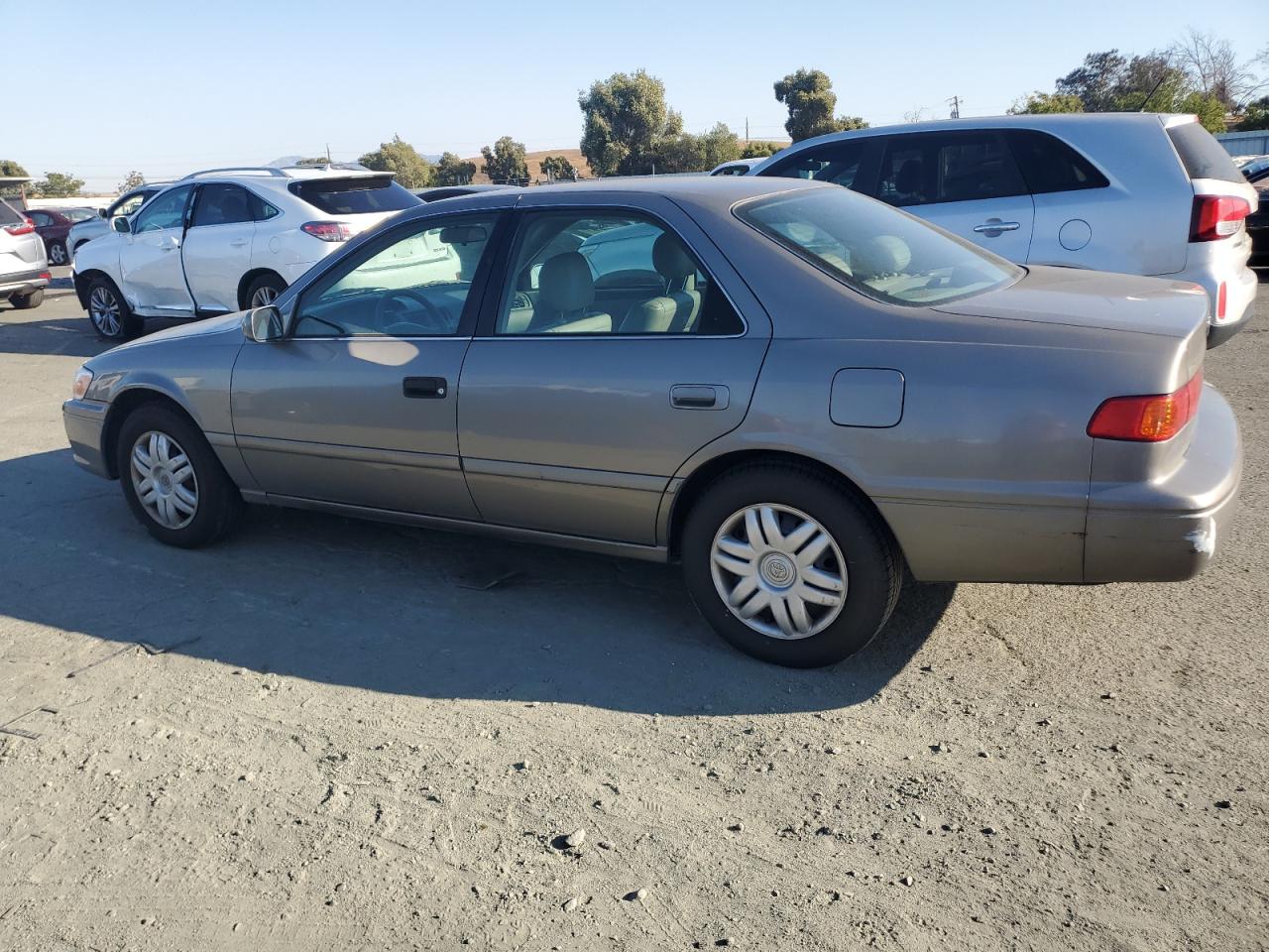 2001 Toyota Camry Le VIN: 4T1BF22K81U123424 Lot: 73145104