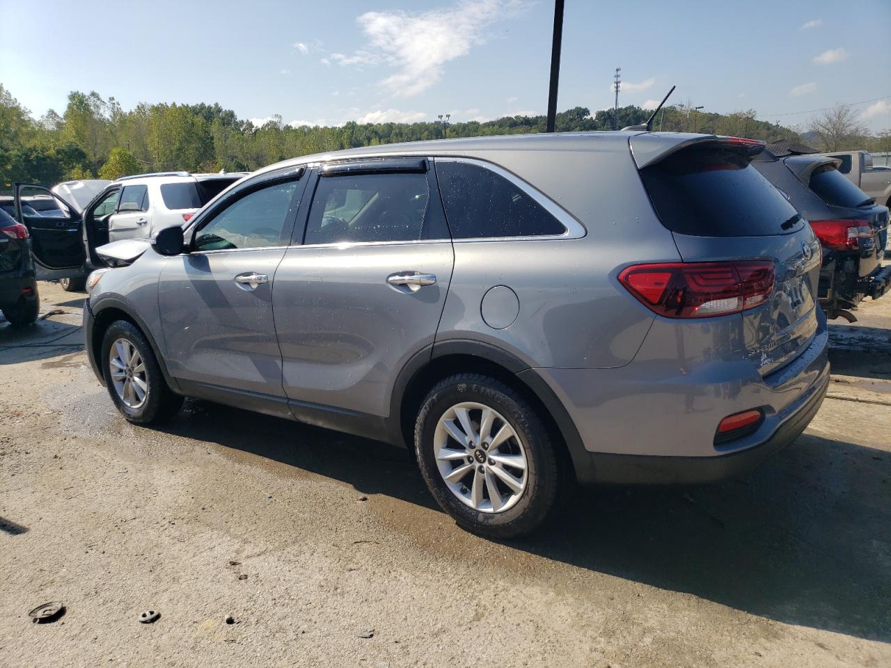 VIN 5XYPG4A34KG610748 2019 KIA SORENTO no.2