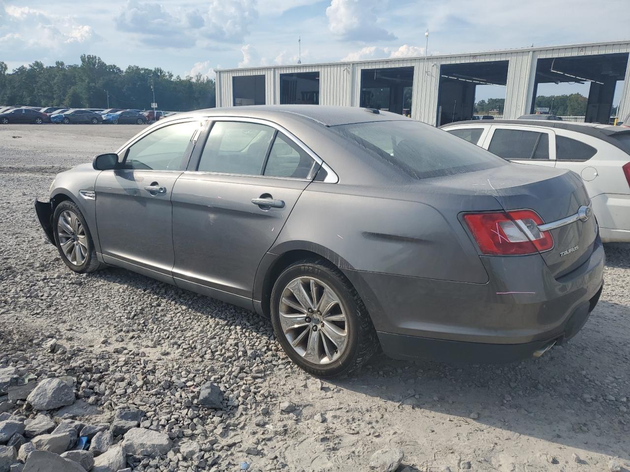 2011 Ford Taurus - Image 2