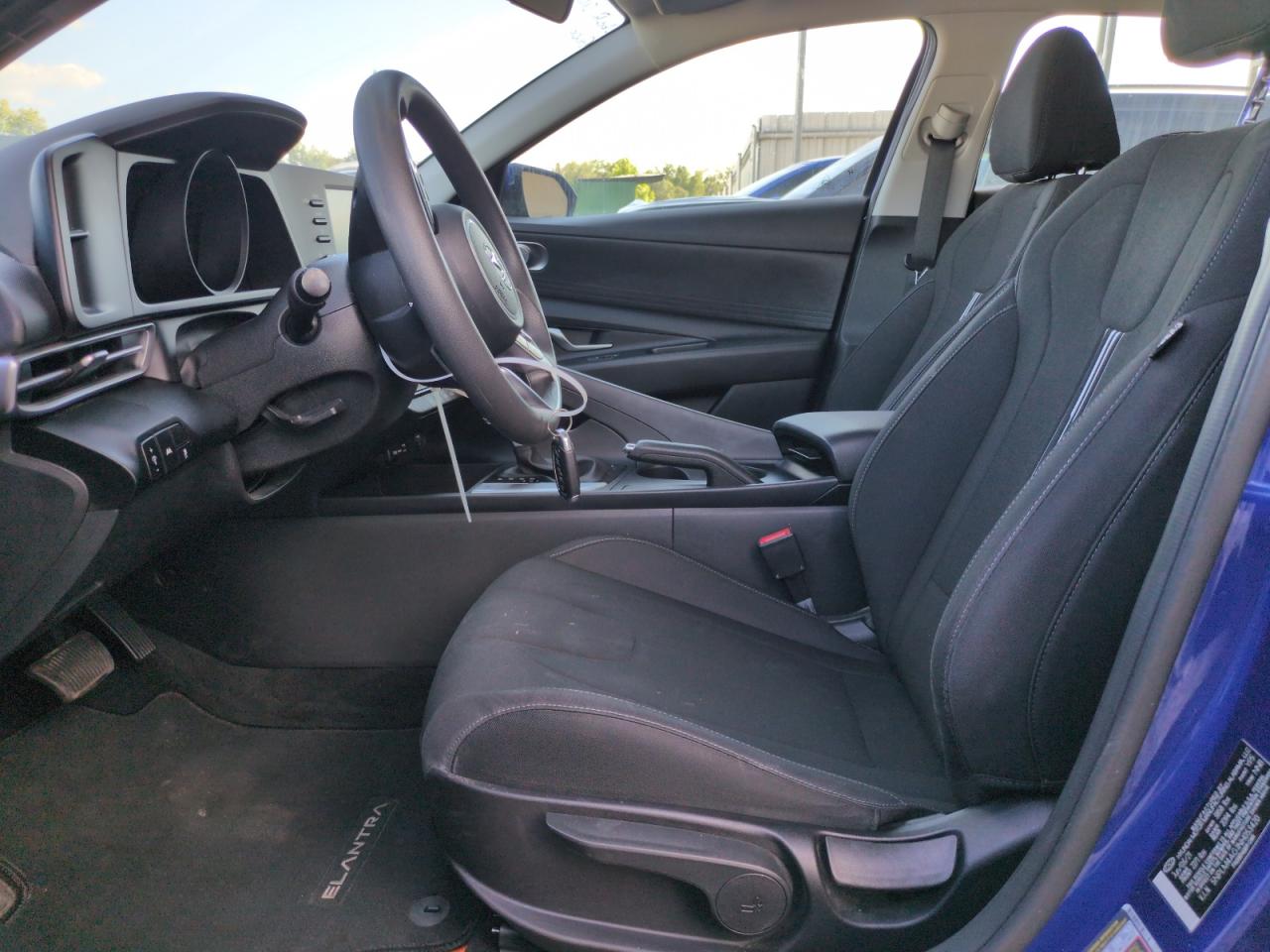 2022 Hyundai Elantra - Image 13