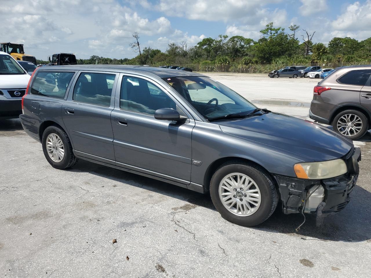 YV1SW612452461041 2005 Volvo V70