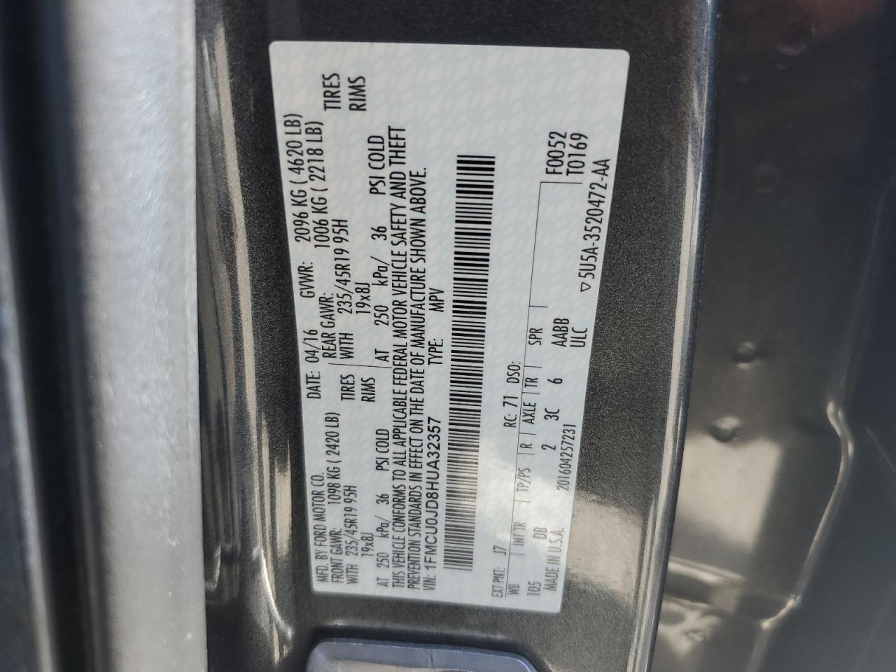 1FMCU0JD8HUA32357 2017 Ford Escape Titanium