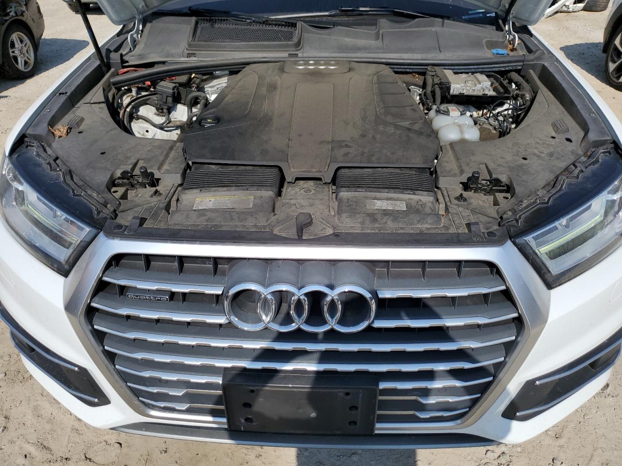 WA1AHAF70KD017555 2019 Audi Q7 Premium