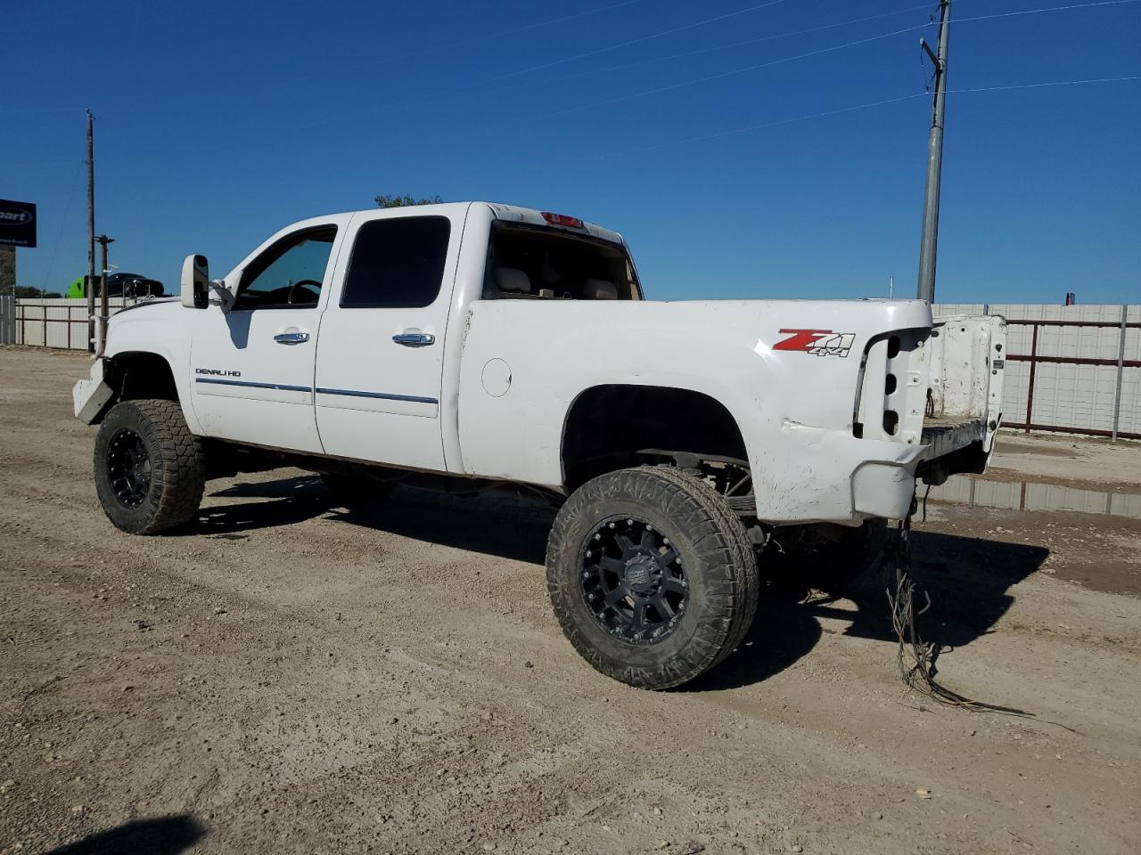 2014 GMC Sierra - Image 2