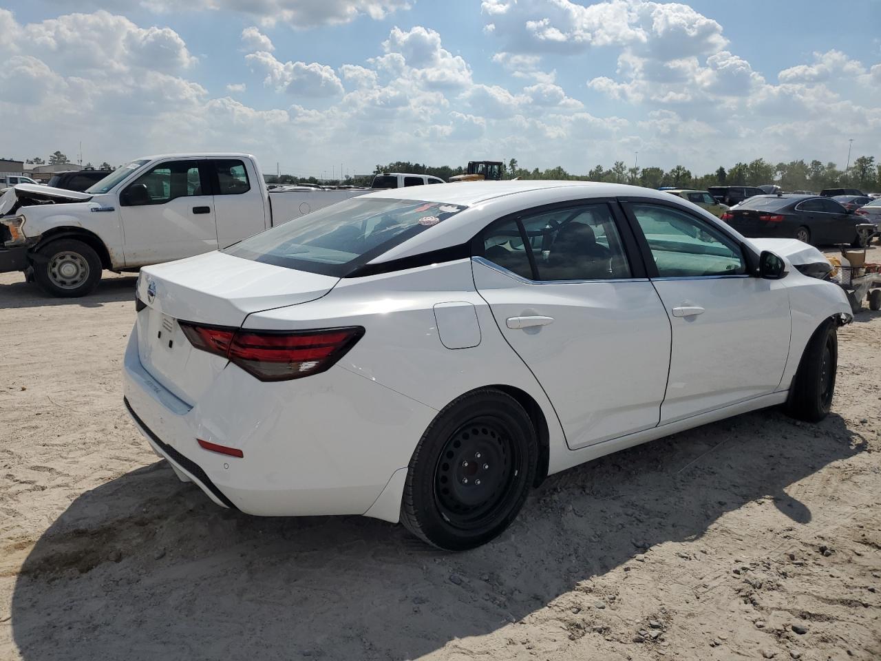 2022 Nissan Sentra - Image 3