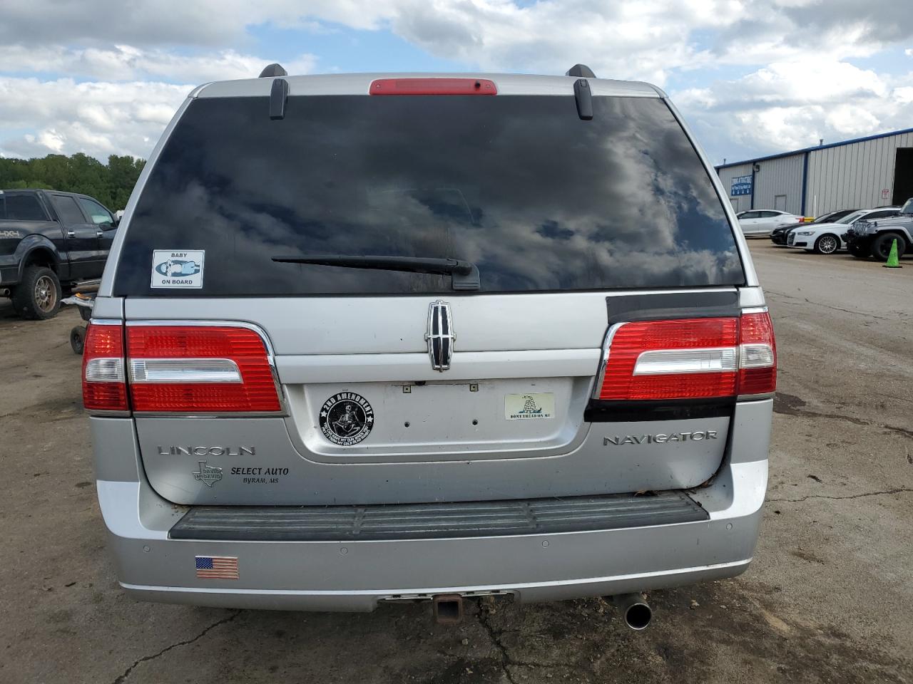 5LMJJ2H52BEJ08860 2011 Lincoln Navigator