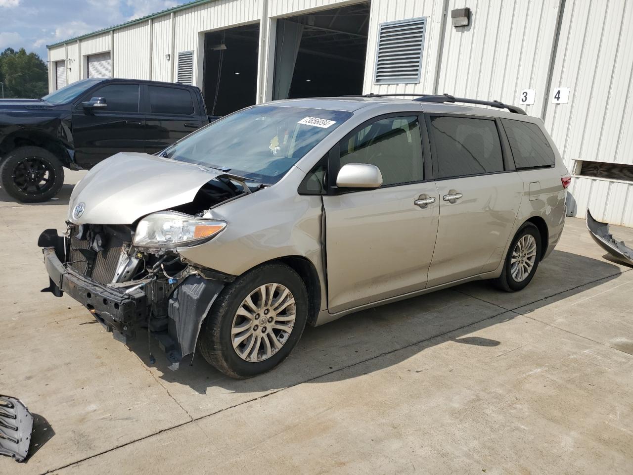 2015 Toyota Sienna - Image 1