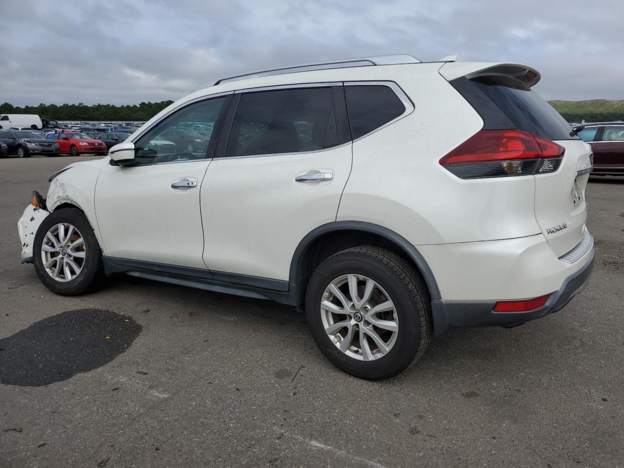 KNMAT2MV6JP605453 2018 NISSAN ROGUE - Image 2