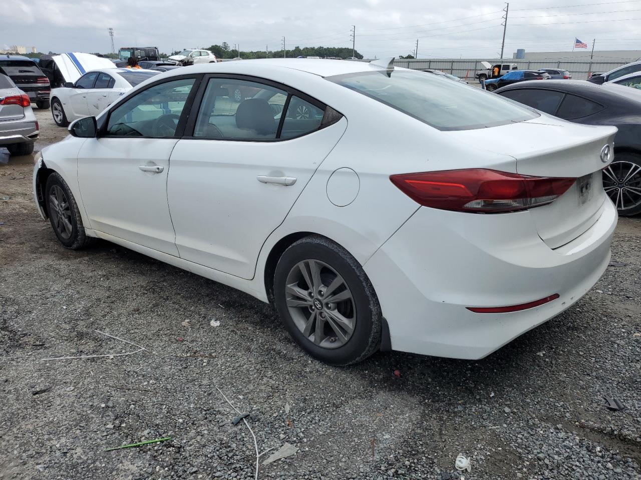 5NPD84LF8HH172924 2017 HYUNDAI ELANTRA - Image 2