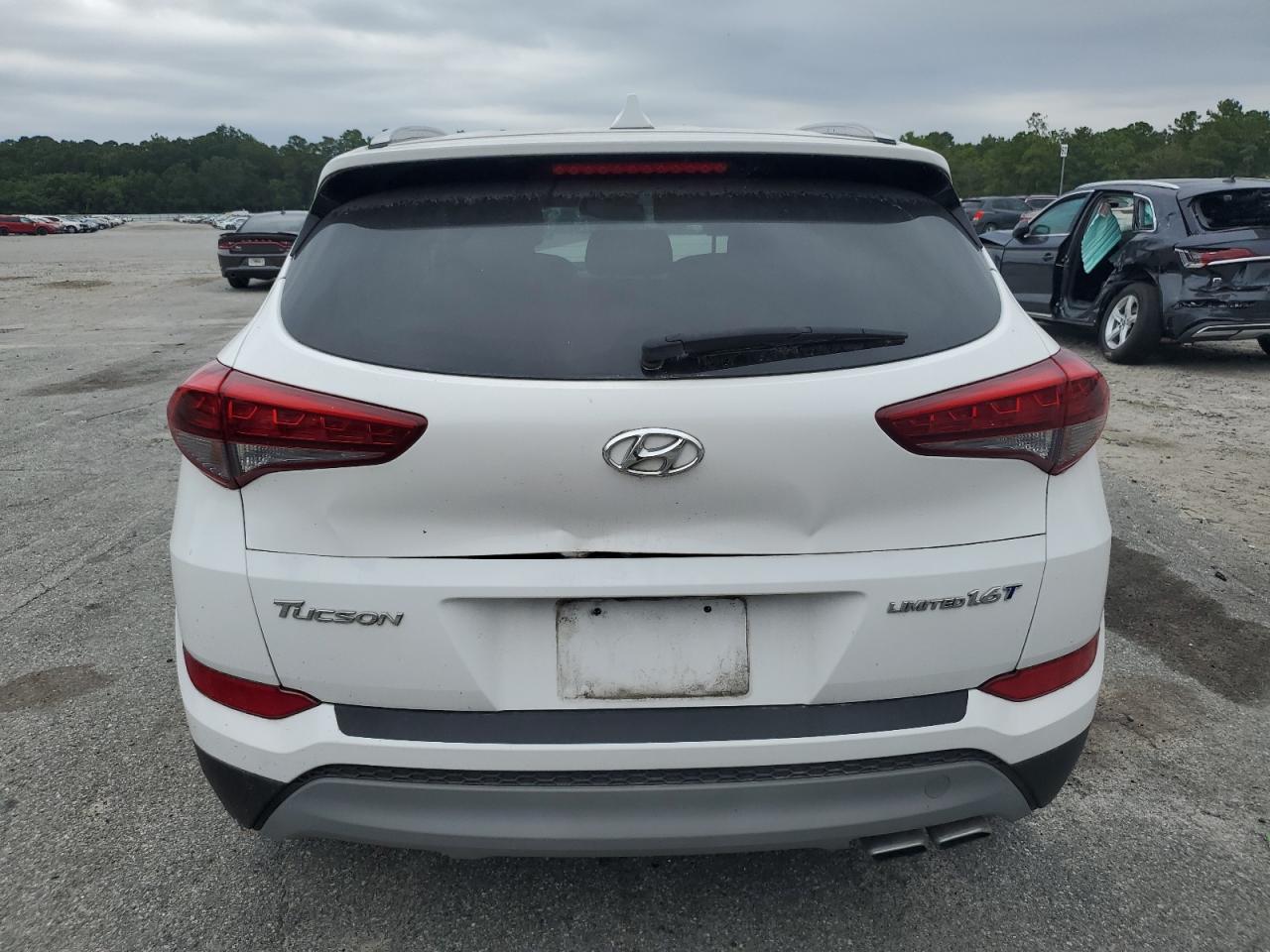 KM8J33A27JU767556 2018 Hyundai Tucson Value