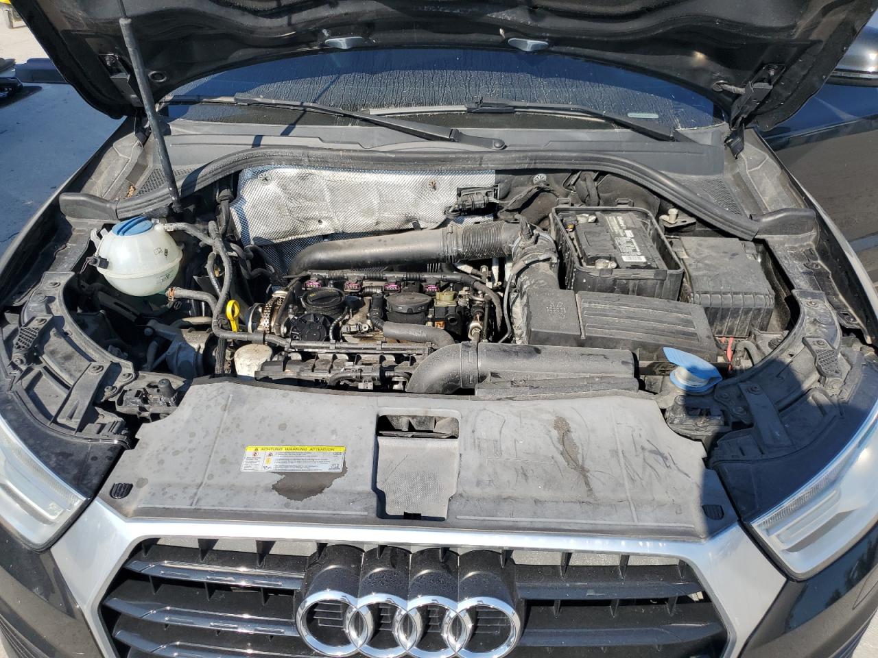 WA1BCCFS3JR009471 2018 Audi Q3 Premium