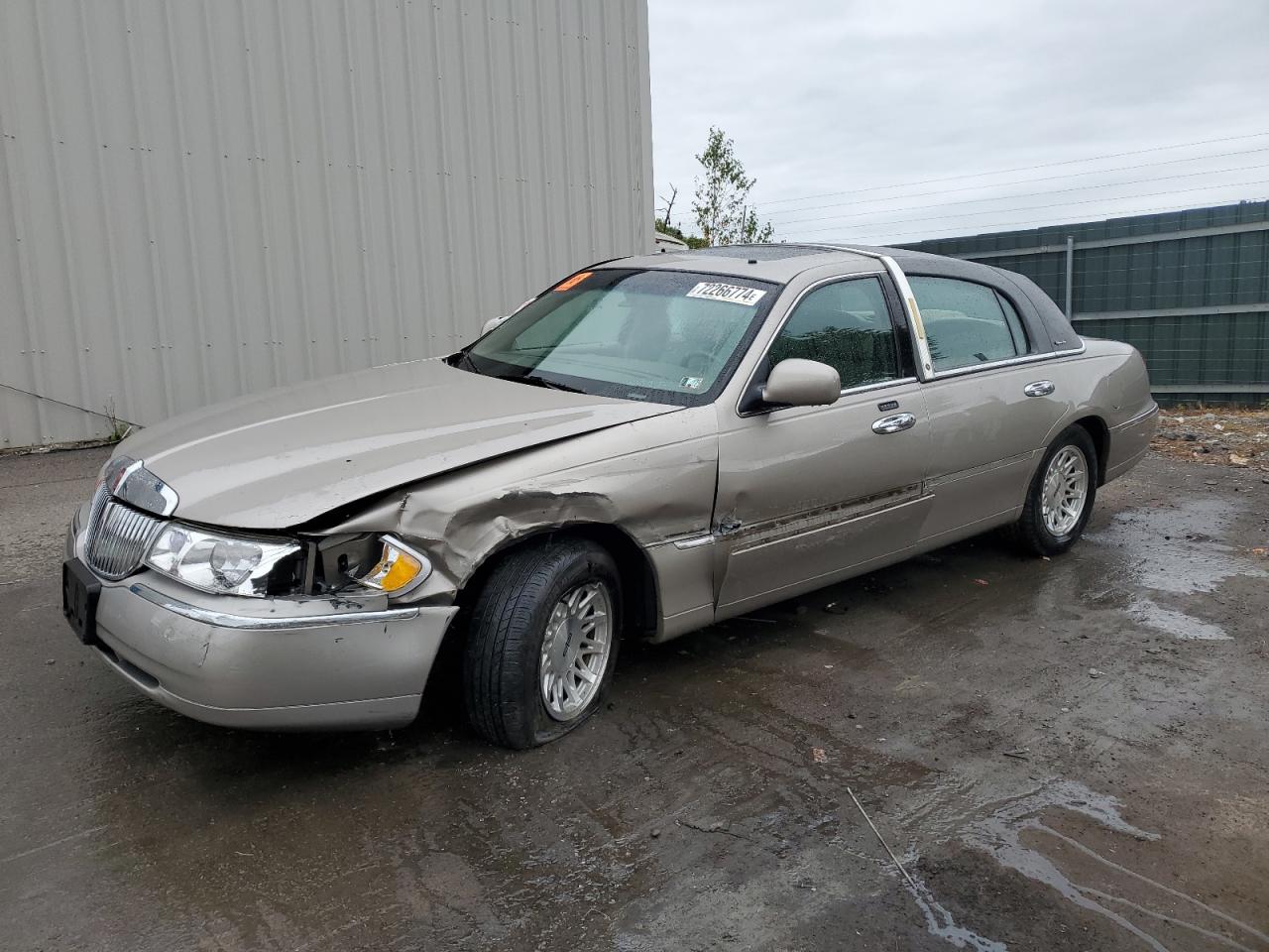 1LNHM82W0XY669187 1999 Lincoln Town Car Signature