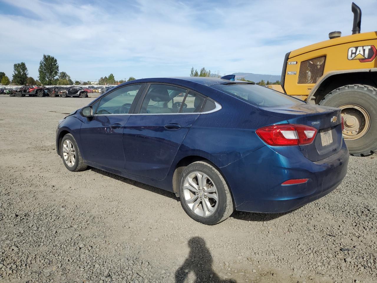 VIN 1G1BE5SM9K7129073 2019 CHEVROLET CRUZE no.2