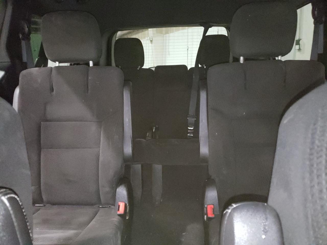 2016 Dodge Caravan - Image 10