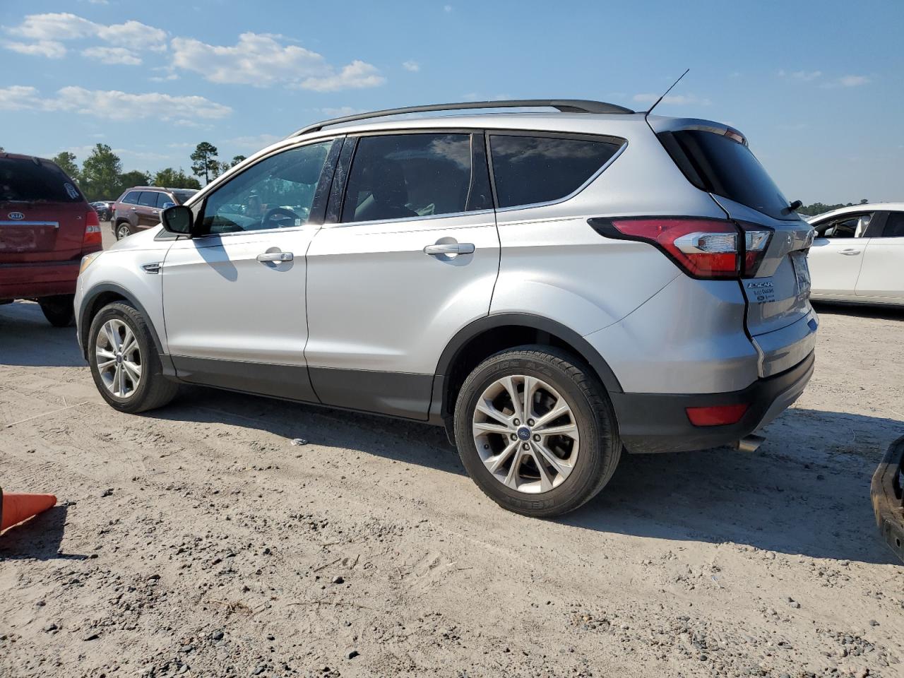1FMCU0GD9JUB28303 2018 FORD ESCAPE - Image 2