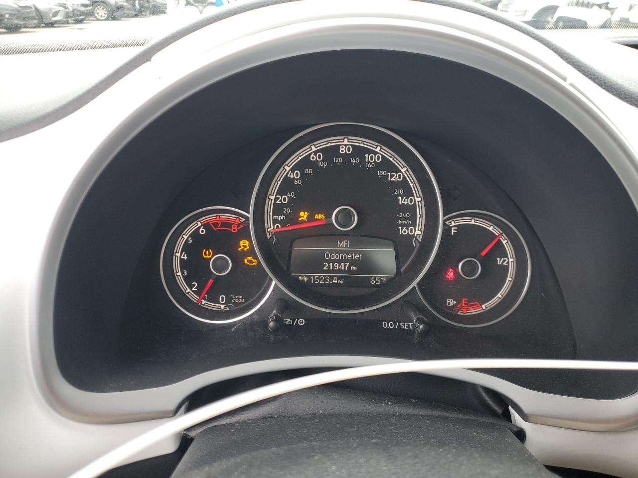 3VWJD7AT5KM711426 2019 Volkswagen Beetle Se