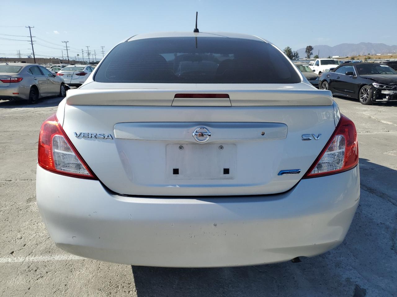 2014 Nissan Versa S VIN: 3N1CN7AP5EL807307 Lot: 72066424