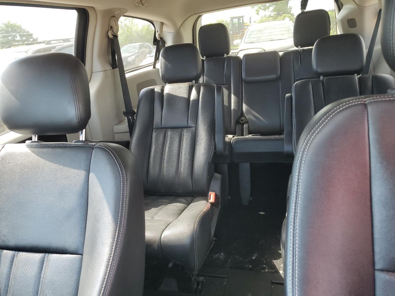2013 Dodge Caravan - Image 10
