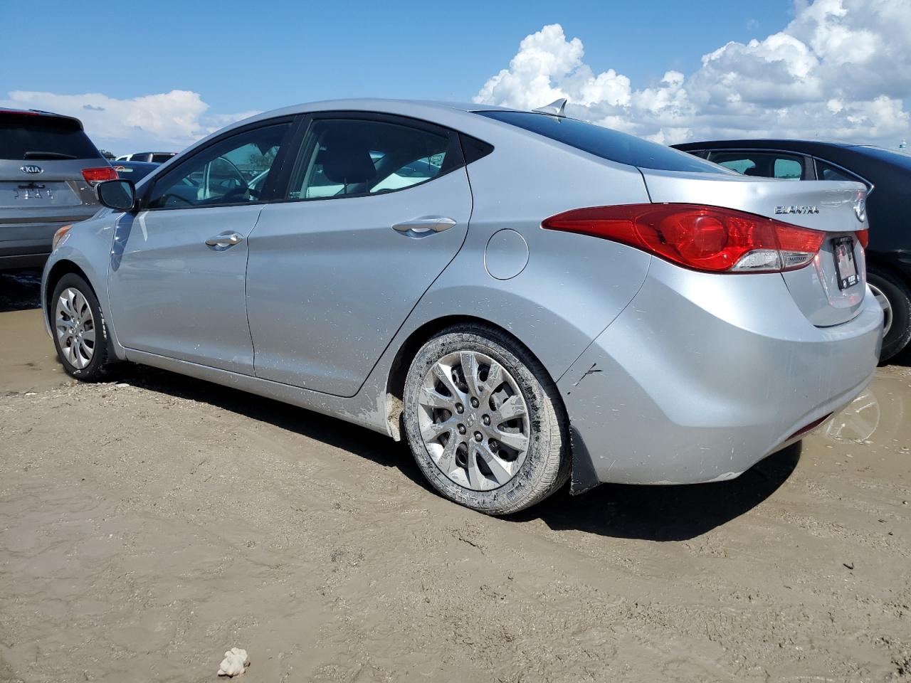 2013 Hyundai Elantra - Image 2