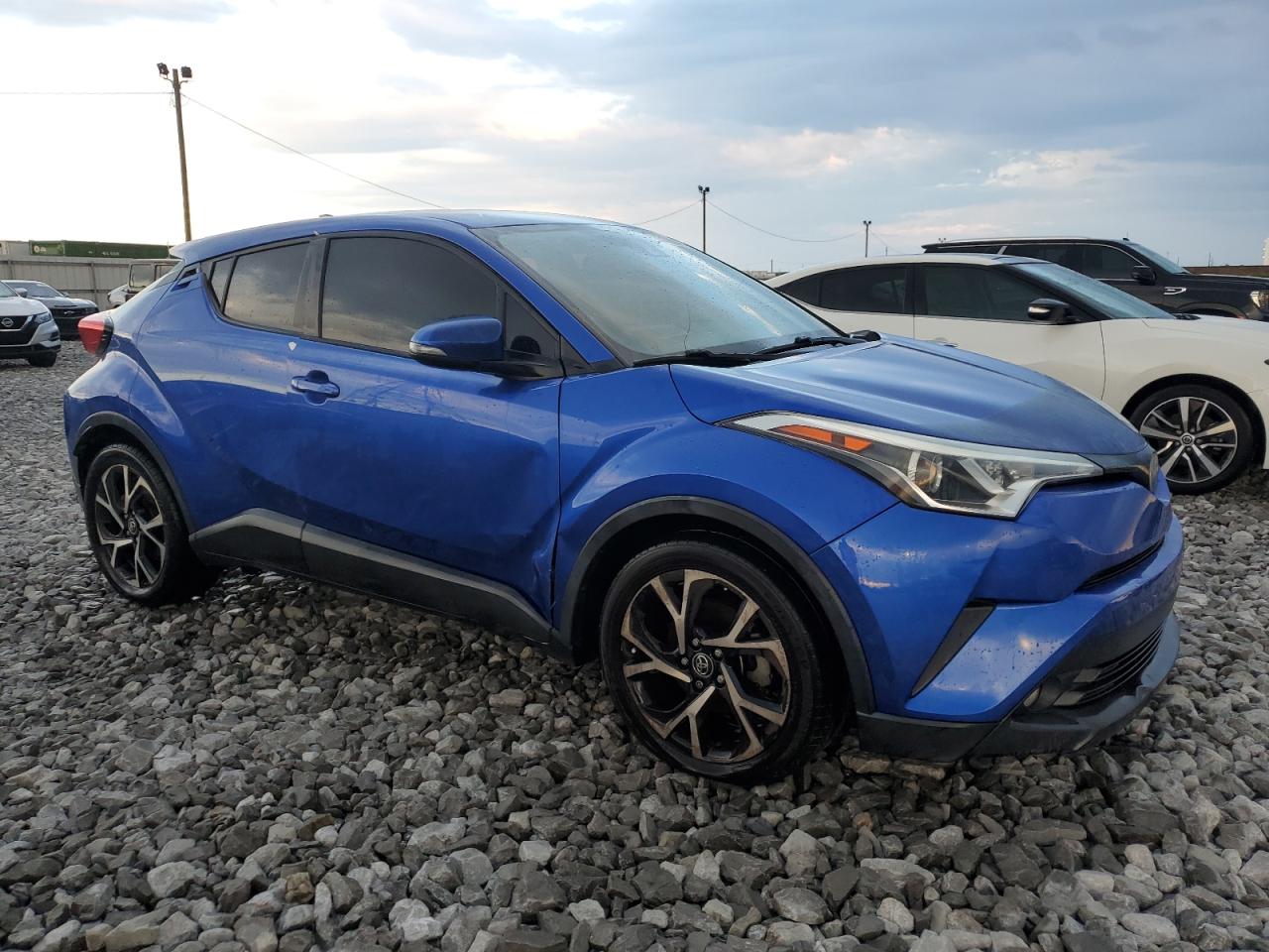 VIN NMTKHMBX2JR011212 2018 TOYOTA C-HR no.4