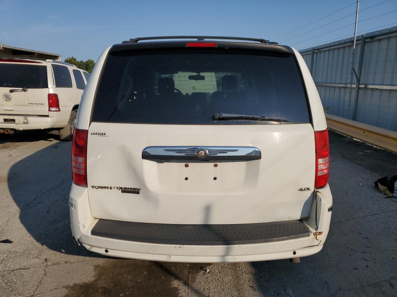 2A8HR64X18R104428 2008 Chrysler Town & Country Limited