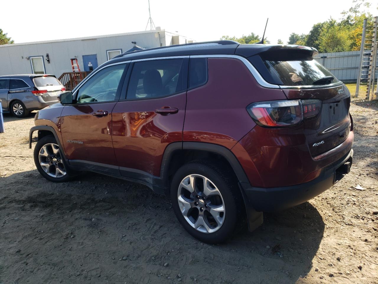 3C4NJDCB3MT505949 Jeep Compass LI 2