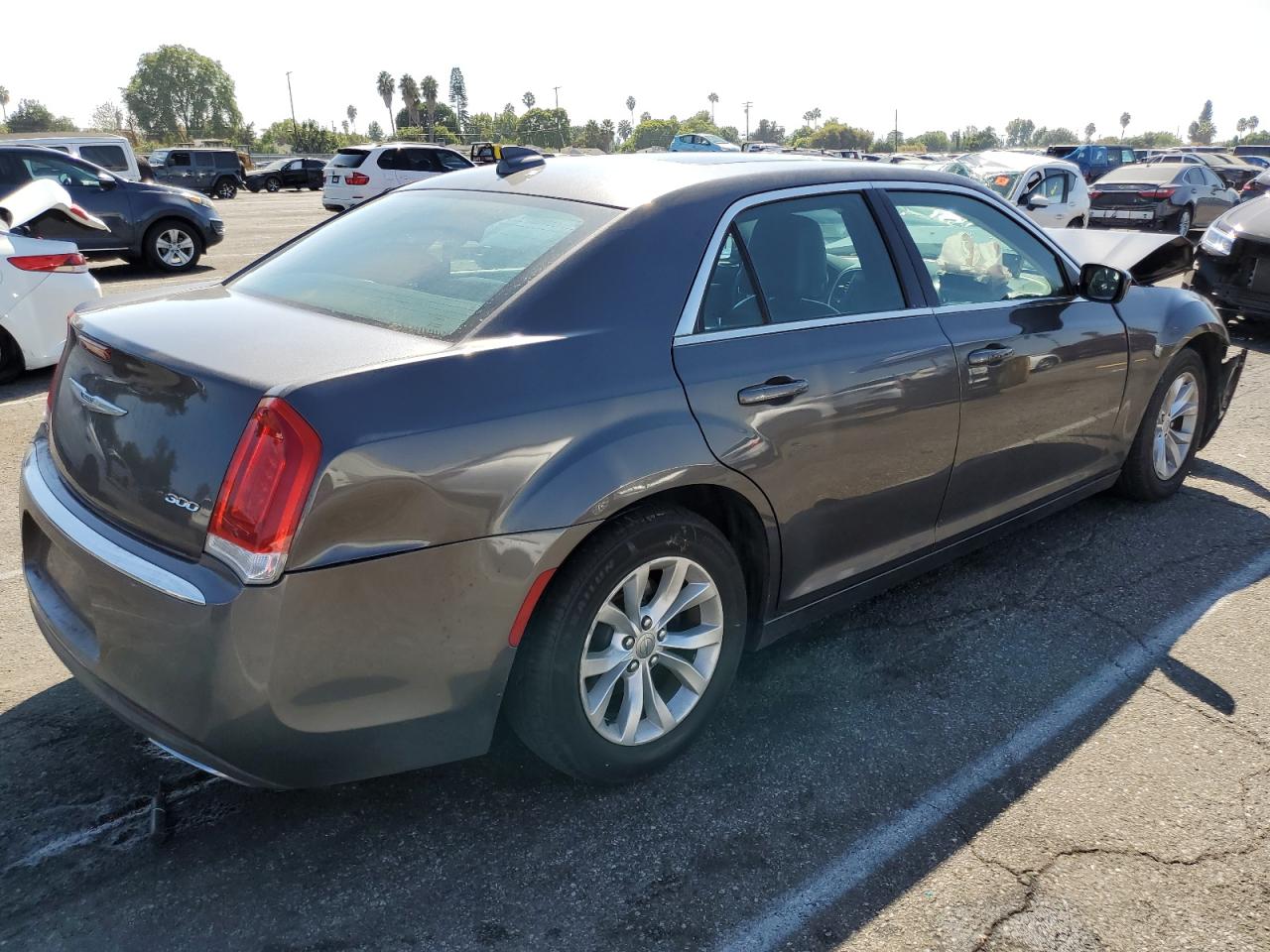 VIN 2C3CCAAG6FH932010 2015 CHRYSLER 300 no.3